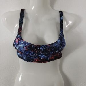Lululemon Athletica Woman's sport bra
Size 2